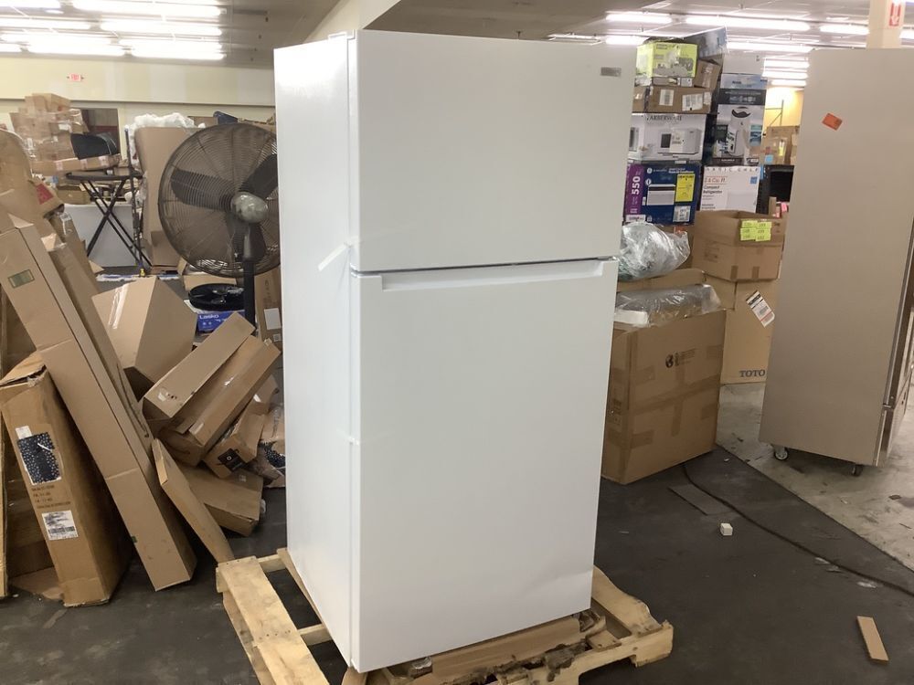 Vissani 18 cu. ft. Top Freezer Refrigerator DOE in White - Dented - Image 2 - Lot 10JF