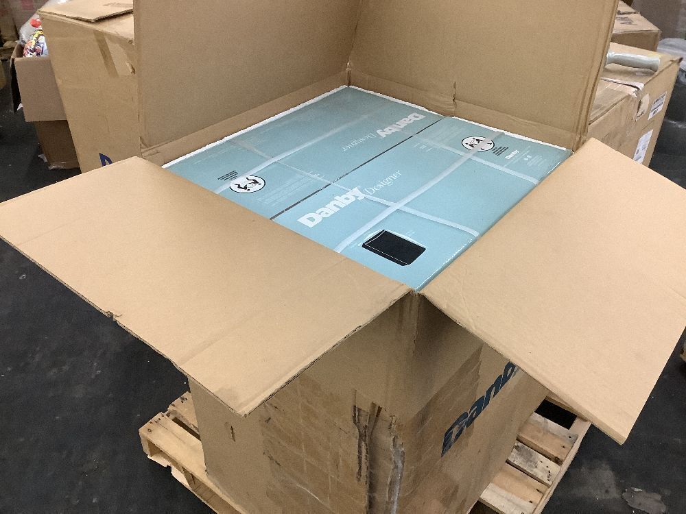 Danby 4.4 cu. ft. Compact Refrigerator with Adjustable Glass Shelves - Image 2 - Lot 29SK