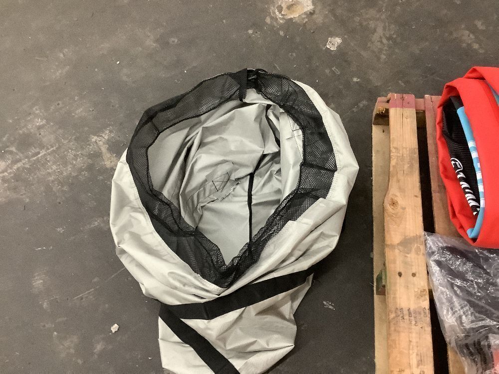 Inflatable Stand Up Paddleboard with 2 Pumps & 2 Paddles - Image 5 - Lot 44JF