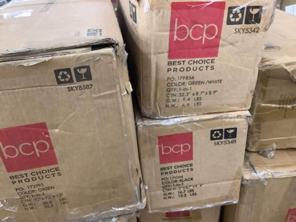 Pallet of Christmas Trees & Wreaths - Uninspected - Image 4 - Lot 117