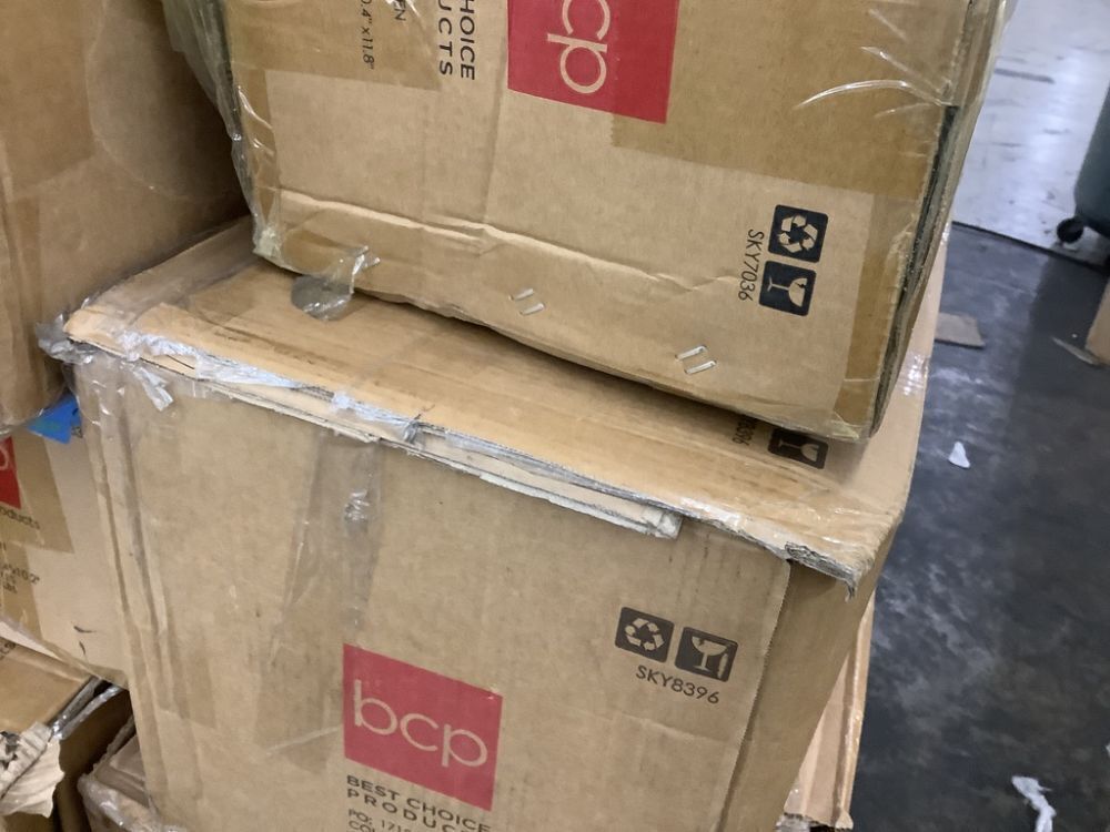 Pallet of Christmas Trees & Wreaths - Uninspected - Image 6 - Lot 117