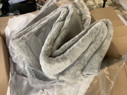 Large Plush Area Rug, Approx 9' x 12' - Lot 255