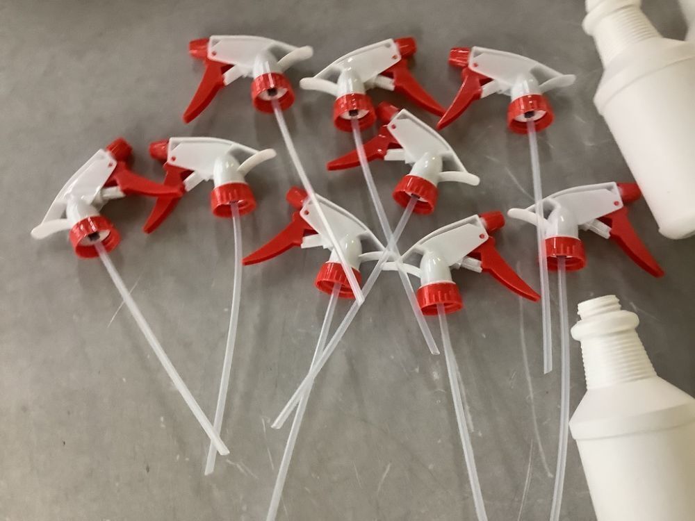 Lot of (9) 16oz Spray Bottles - Image 3 - Lot 256