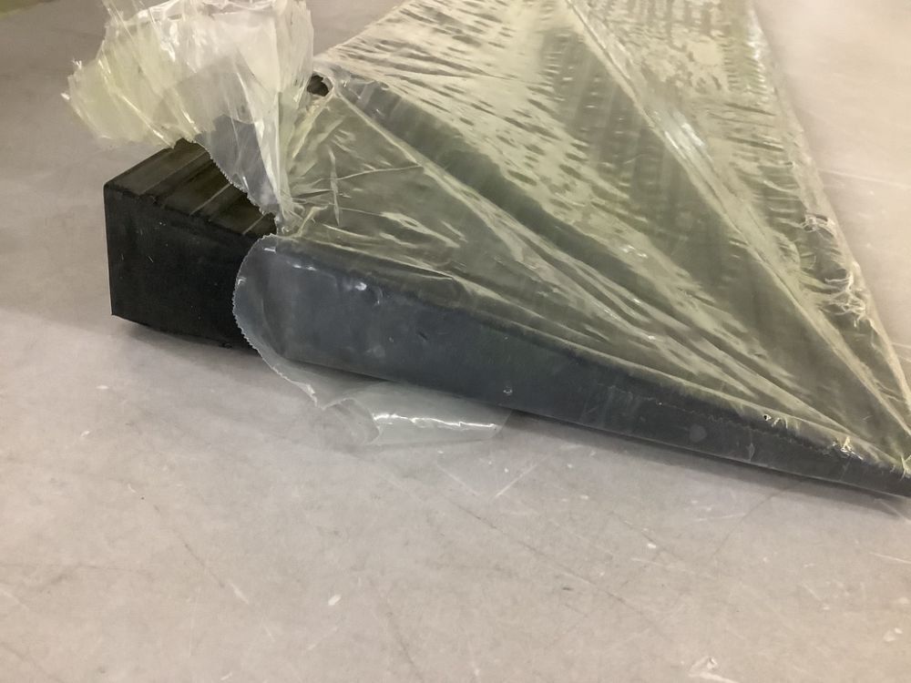 1.8" Rise Threshold Ramp, 35" x 9.8" - Image 3 - Lot 443