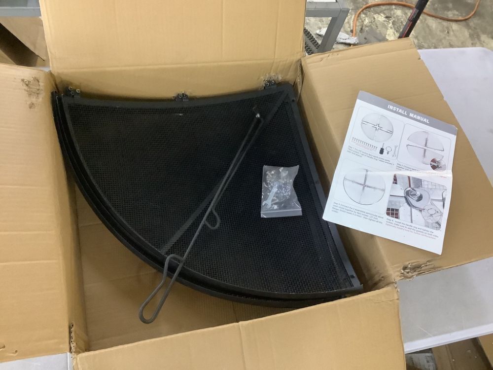 Fire Pit Spark Screen 36" - Image 2 - Lot 445