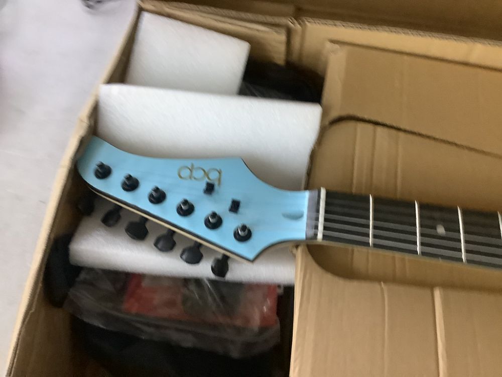 Beginner Electric Guitar Kit w/ Case, 10W Amp, Tremolo Bar - 39in - Image 3 - Lot 454