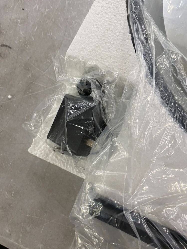 15.8" Round Lighted Vanity Mirror - Image 4 - Lot 512