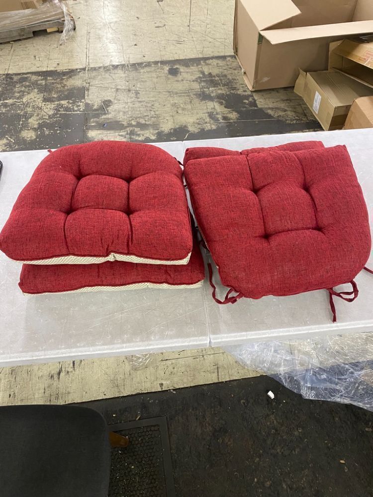 Lot of (4) Chair Cushions with Ties - Image 1 - Lot 528