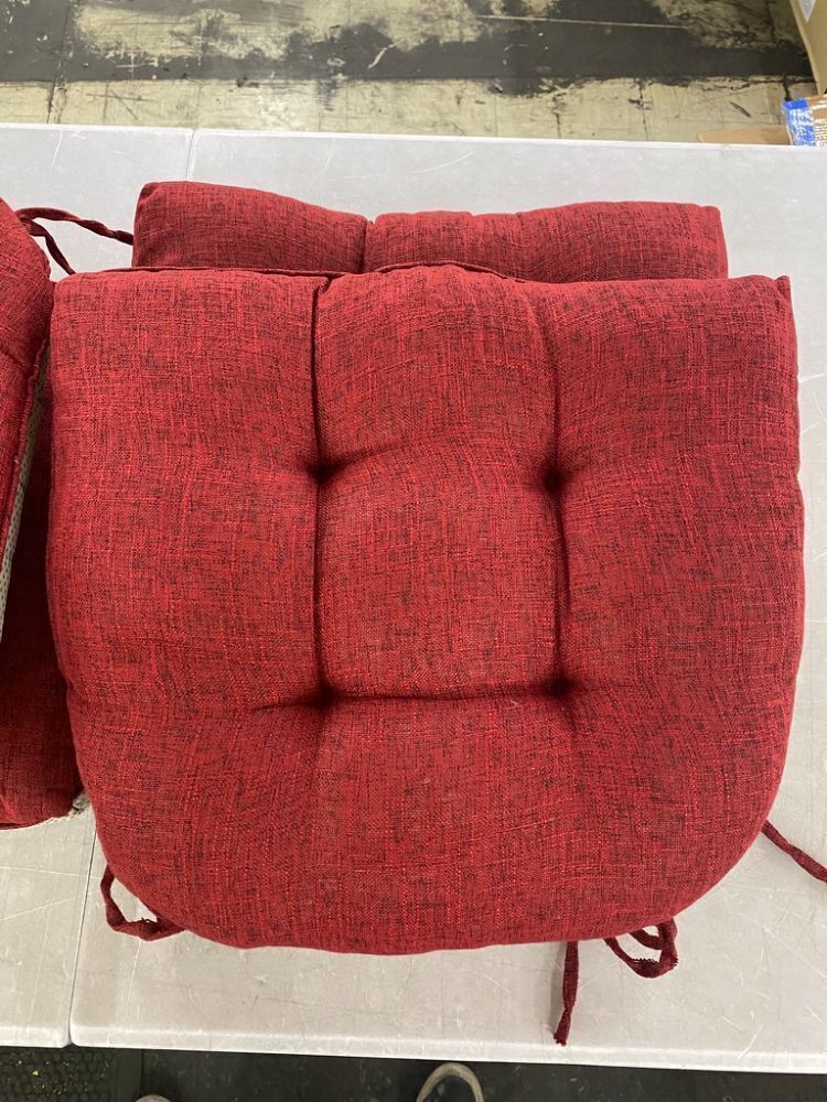 Lot of (4) Chair Cushions with Ties - Image 2 - Lot 528