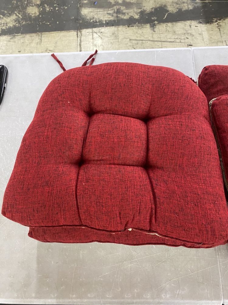 Lot of (4) Chair Cushions with Ties - Image 3 - Lot 528