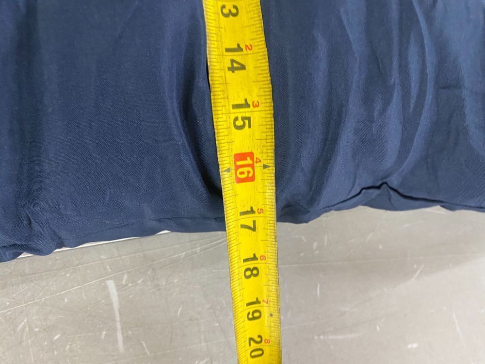 Lot of (2) Chair Cushions with Ties - Image 4 - Lot 658