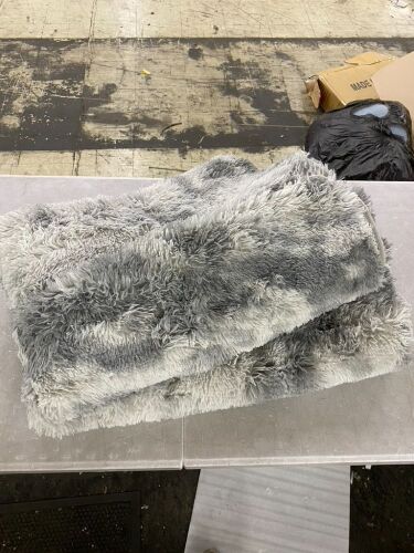 Fuzzy Area Rug, 5' x 8' - Lot 660