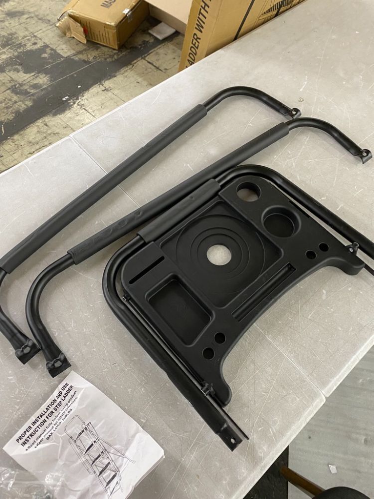 Valeo 5 Step Ladder with Handrails, 500 Lbs Capacity - Image 5 - Lot 663