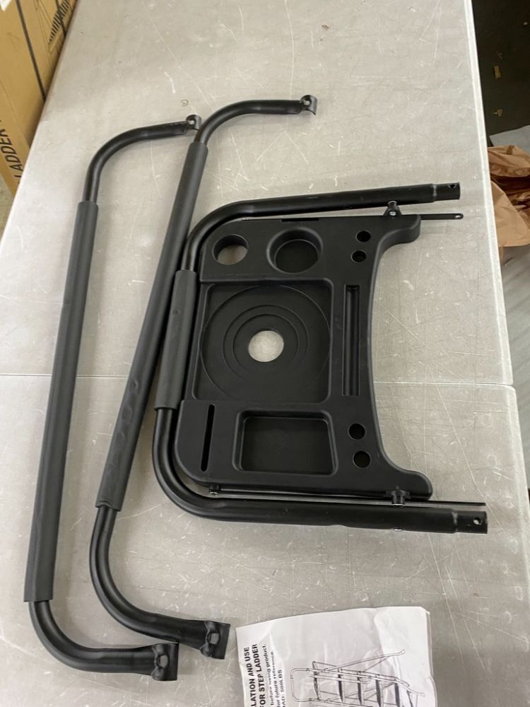 Valeo 5 Step Ladder with Handrails, 500 Lbs Capacity - Image 6 - Lot 663