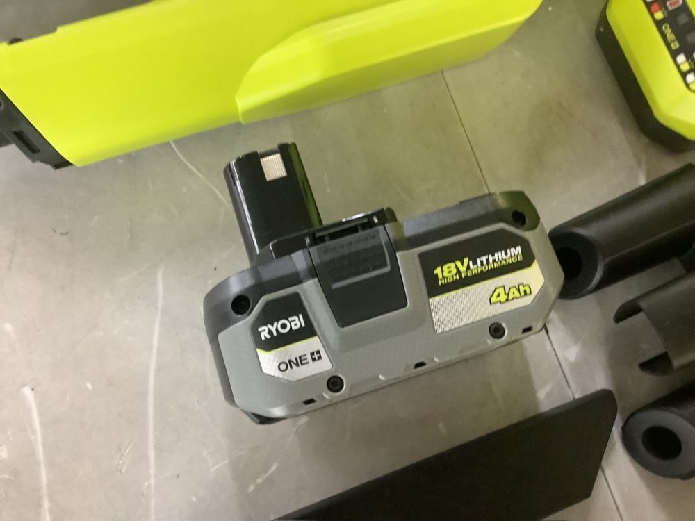 RYOBI ONE+ HP 18V Cordless Pet Stick Vacuum Cleaner Kit with 4.0 Ah HIGH PERFORMANCE Battery and Charger - Image 6 - Lot 88JF