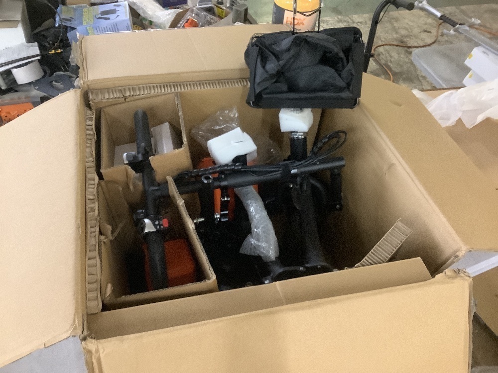 SuperHandy Passport Mobility Scooter for Adults- Foldable, 3 Wheel, Airline Travel Friendly - 13 Mile Range, Includes 2 Removable 44.4V Lithium-ion Batteries & Charger - Image 2 - Lot 21JF