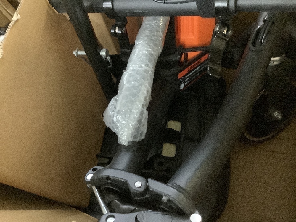 SuperHandy Passport Mobility Scooter for Adults- Foldable, 3 Wheel, Airline Travel Friendly - 13 Mile Range, Includes 2 Removable 44.4V Lithium-ion Batteries & Charger - Image 4 - Lot 21JF