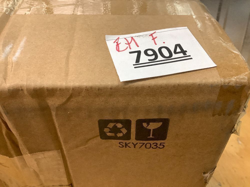 Artificial Green Christmas Tree, Unlit Pine Design w/Easy Assembly 4ft - Image 2 - Lot 7904