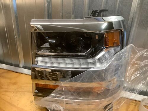 LH Driver HID Headlight Chrome - Lot 6677