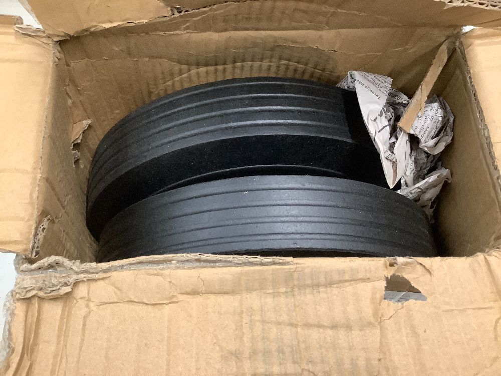 Set of 2 Tires - Image 2 - Lot 6681