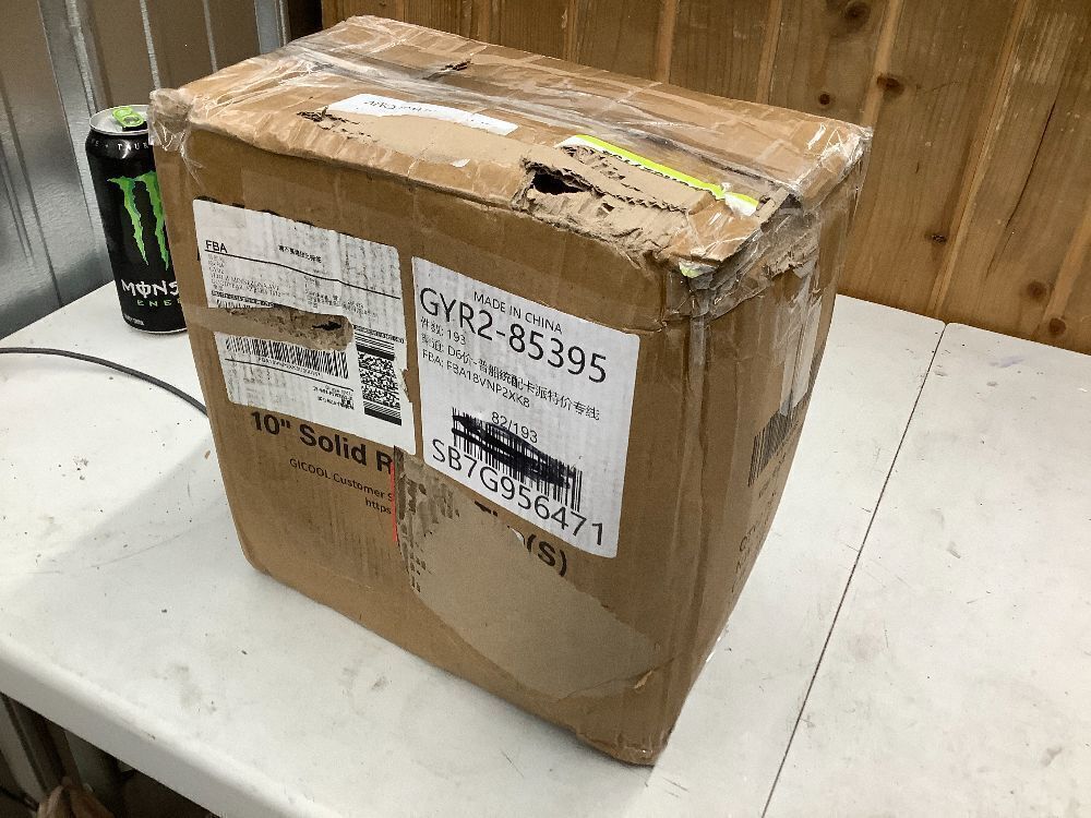 Set of 2 Tires - Image 3 - Lot 6681