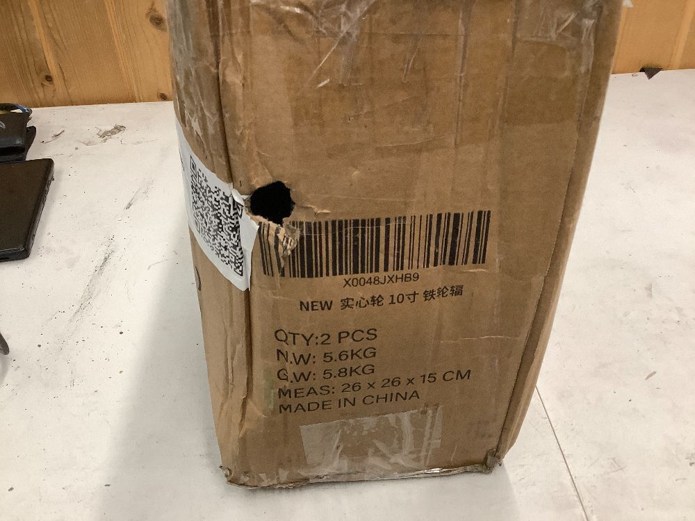 Set of 2 Tires - Image 4 - Lot 6681