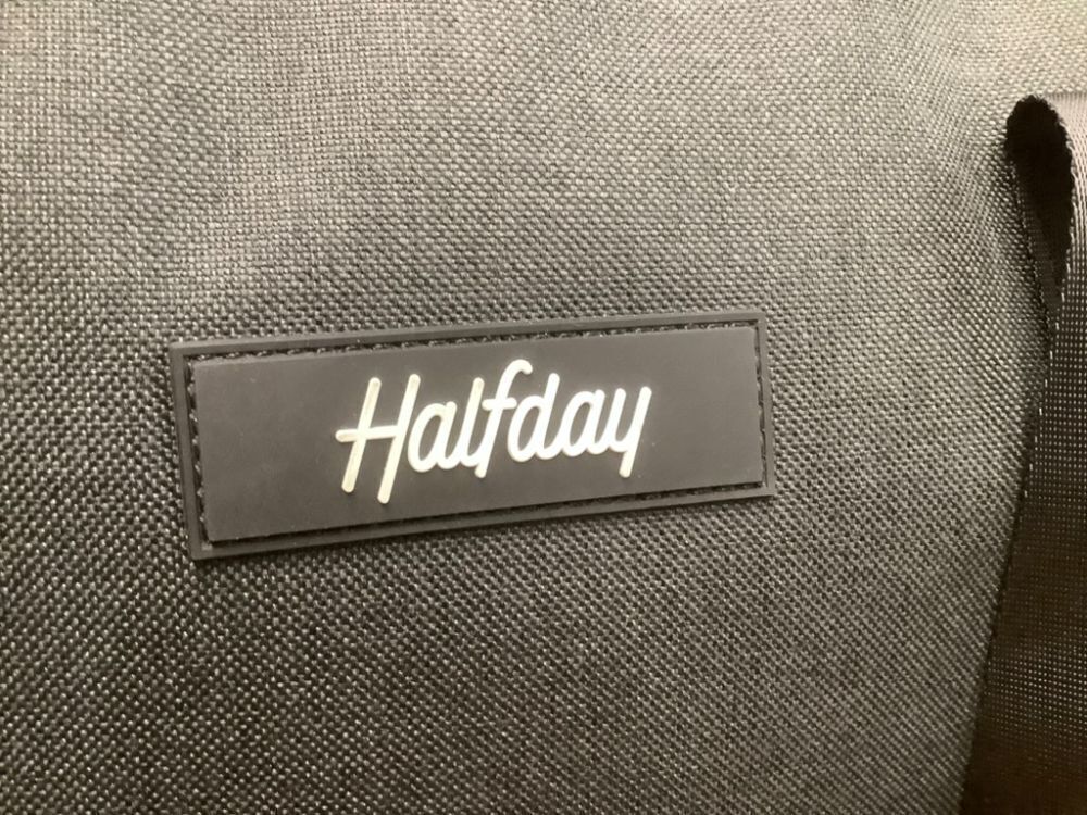 Halfday Convertible 2-in-1 Garment Duffel - Image 4 - Lot 6694