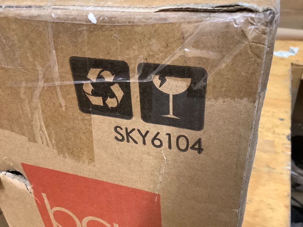 6V Portable Foot Pedal Sewing Machine w/ 12 Stitch Patterns - Image 2 - Lot 7935