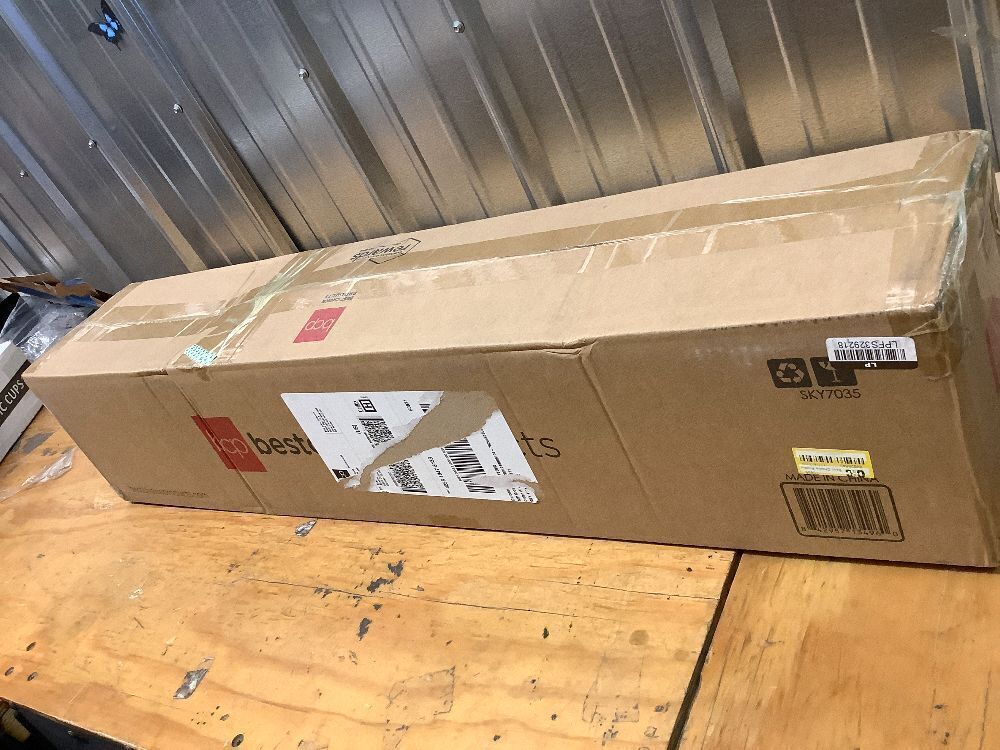 Artificial Green Christmas Tree, Unlit Pine Design w/Easy Assembly 4.5ft - Image 3 - Lot 7948