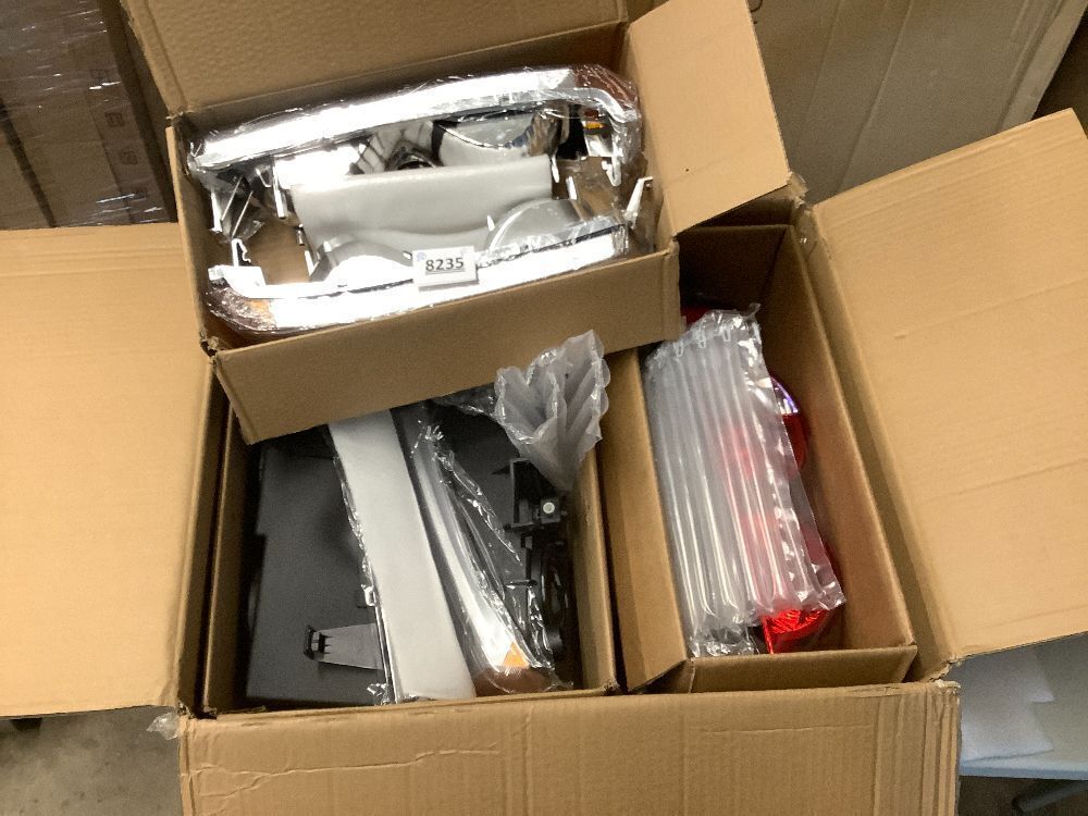 Headlight Tail Light Compatible with 2003-2006 Chevy Silverado Avalanche 1500 1500HD 2500 2500HD 3500(07 Sivlerado Classic),Chrome Housing Amber Reflector - Image 2 - Lot 8235