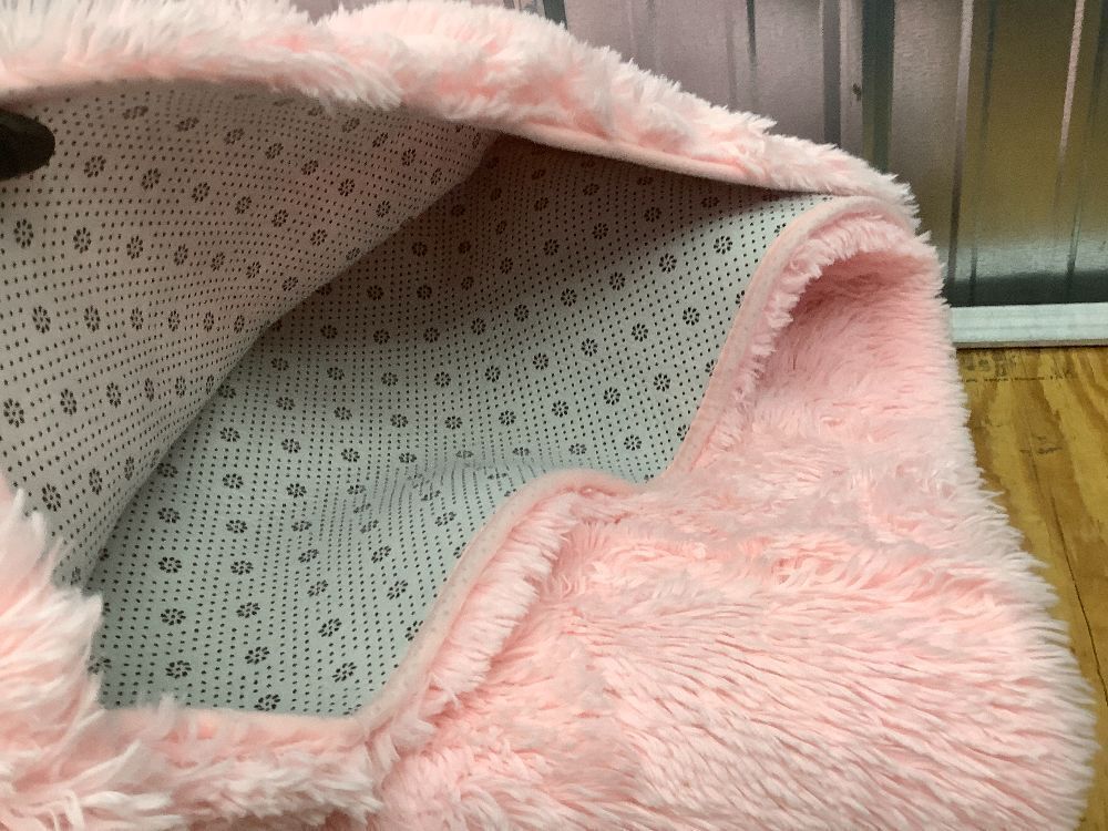 Large Faux Fur Rug - Image 2 - Lot 6685