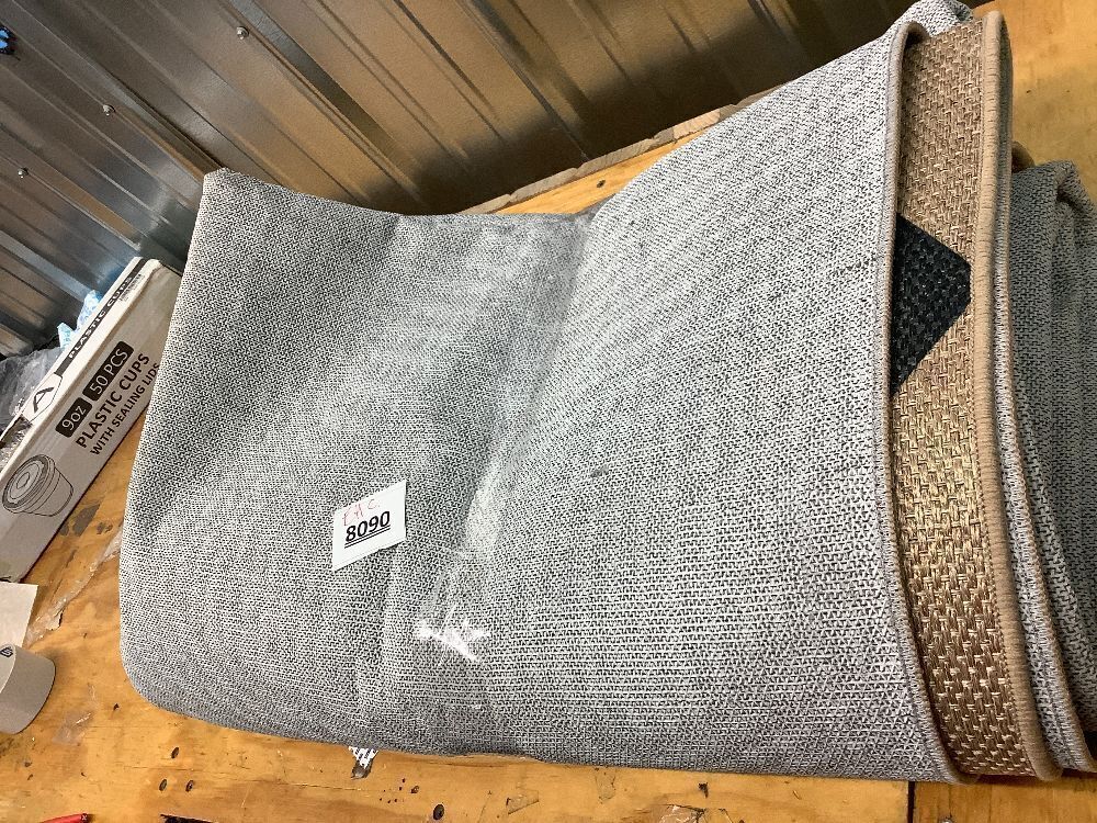 Large Indoor Rug - Image 3 - Lot 8090