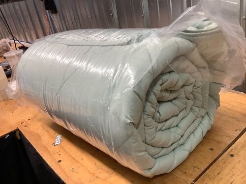 Comforter, Sage Green - Lot 8096