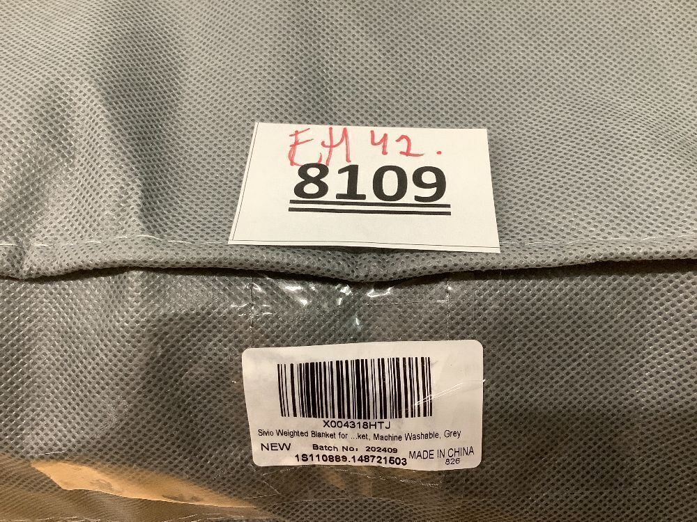 Sivio Weighted Blanket for Adults (15 lbs, 48" x 72") Soft Minky Heavy Blanket for Sleeping Perfect for 140-160 lbs, Twin Size Breathable Weighted Throw Blanket, Machine Washable, Grey - Image 4 - Lot 8109