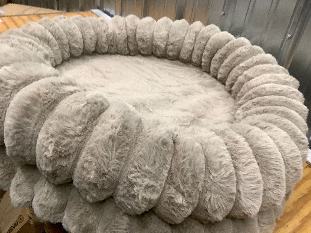 Round Pet Bed, Gray - Image 2 - Lot 8208
