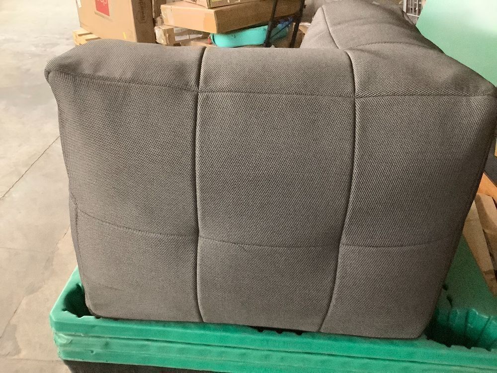 Outdoor Seat - Image 3 - Lot 46