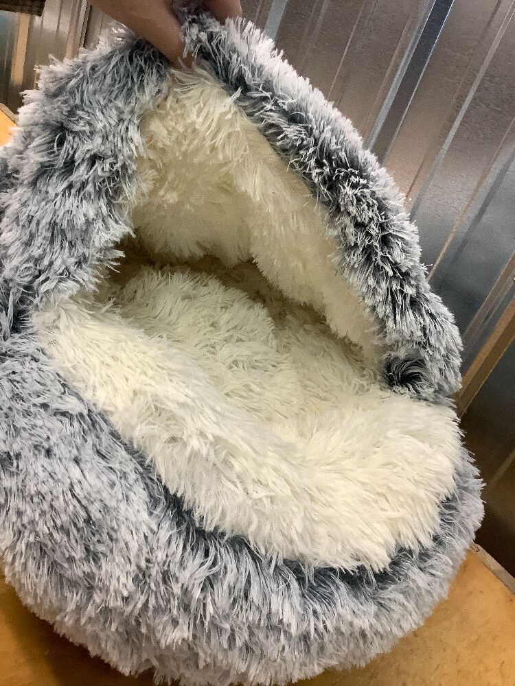 Small Dog Bed, Nest Warm Super Soft Plush Faux Fur Washable Dog Bed with Non-Slip Bottom for Medium Small Dogs Snooze Sleeping Indoor - Image 3 - Lot 8622