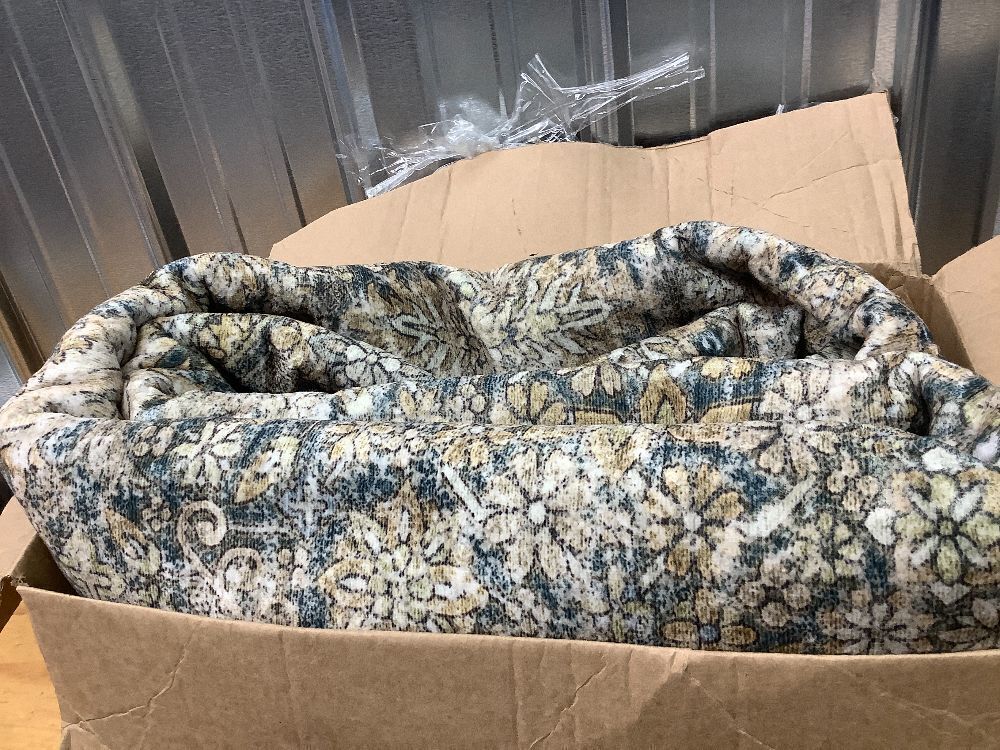 Large Indoor Area Rug, 8' x 10' - Image 1 - Lot 8669