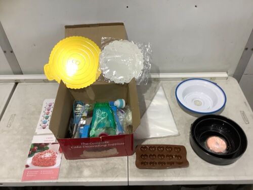 Cake Decorating Kit  - Lot 530