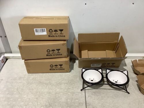 Lot of (4) Cat Food & Water Bowls - Lot 868