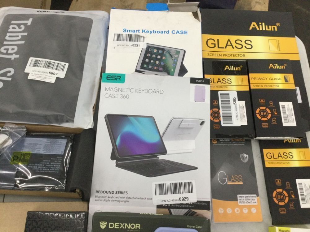 Lot of Small Electronic Accessories - Image 7 - Lot 435