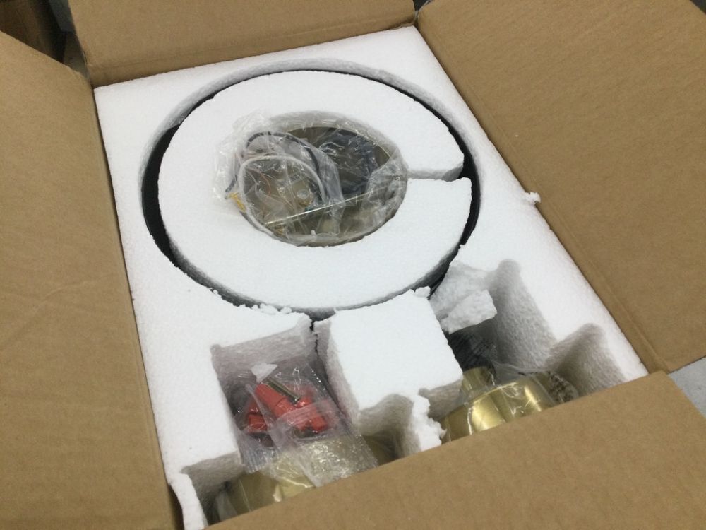 Ceiling Light with Gold Plate and Matte Black Shade, 3 Pack - Image 2 - Lot 438