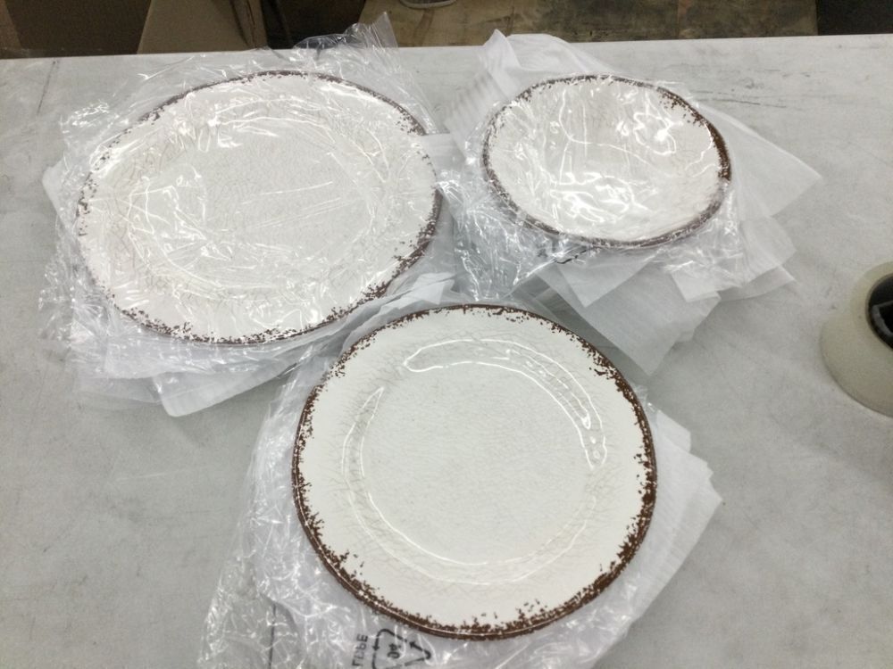 LEHAHA Vintage White Melamine Dinnerware Set, 12 Piece - Image 2 - Lot 445