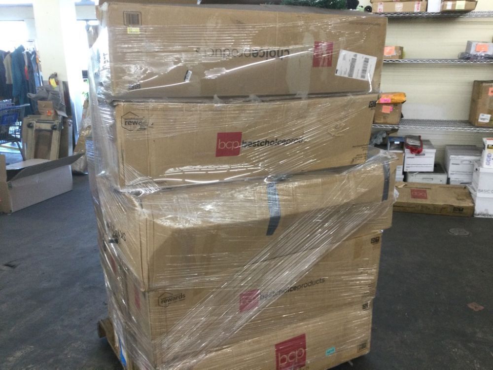 Pallet of Return Christmas Items - Uninspected - Image 4 - Lot 153