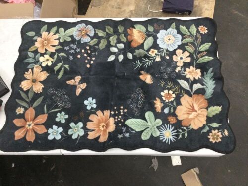 34" x 23" Small Rug - Lot 503