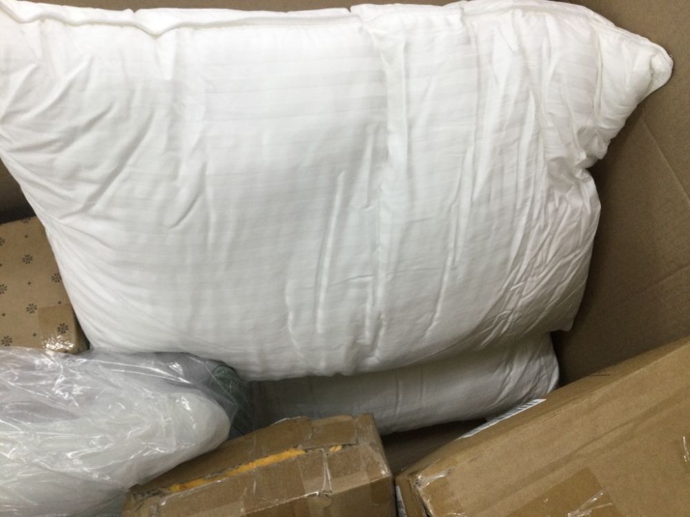 Lot of Pillows & Blankets - Uninspected - Image 7 - Lot 506