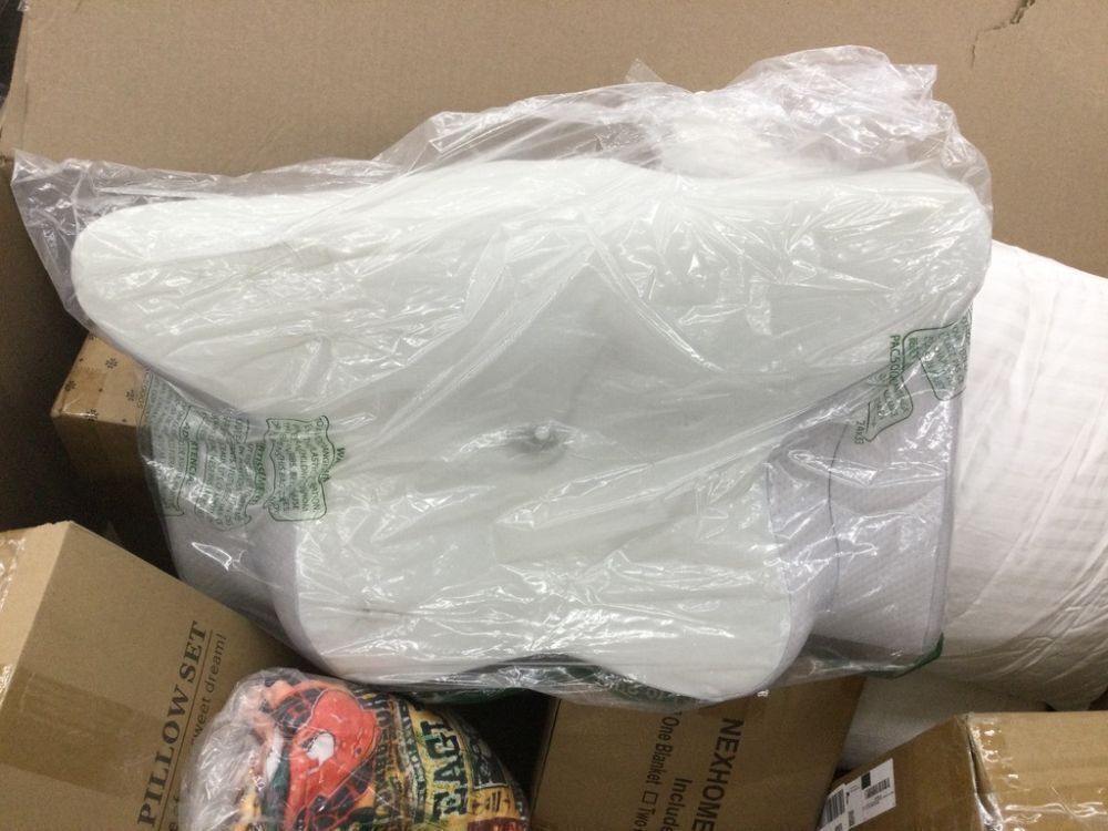 Lot of Pillows & Blankets - Uninspected - Image 8 - Lot 506