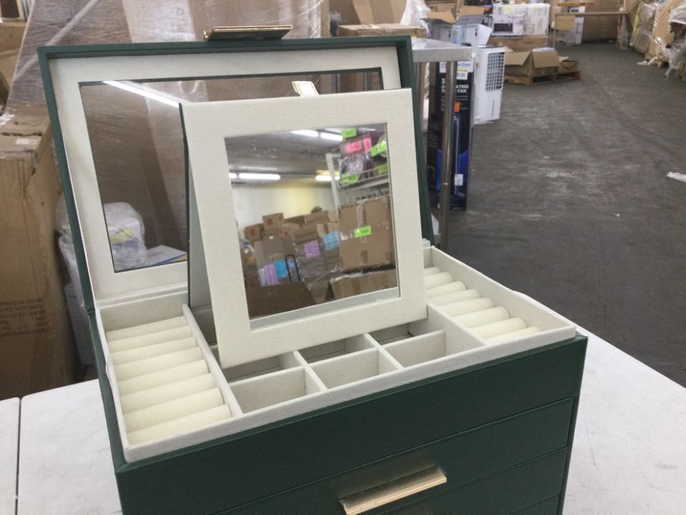 Green Jewelry Box - Image 3 - Lot 158