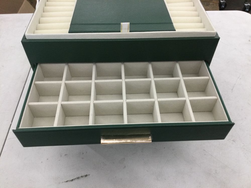 Green Jewelry Box - Image 4 - Lot 158