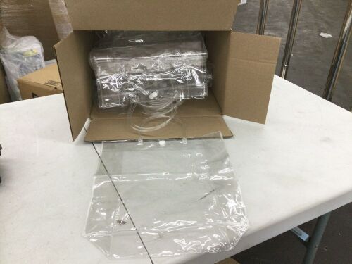 Lot of (16) Clear Plastic Tote Bags - Lot 530